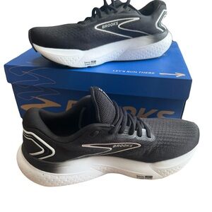 Brooks Cushioned Black Sneakers